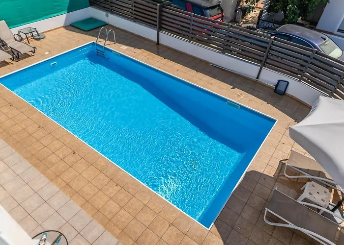 Sun & Private Villa *